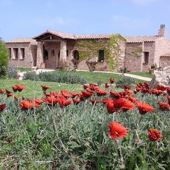 Hotel Ristorante La Tana Di Li Mazzoni Trinita d'Agultu e Vignola Exterior photo
